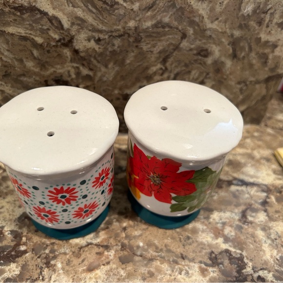 Pioneer Women matching set Salt and Pepper Shakers. Christmas poinsettias. - Picture 3 of 4